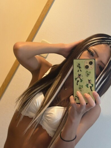 紗緒莉なな(25)